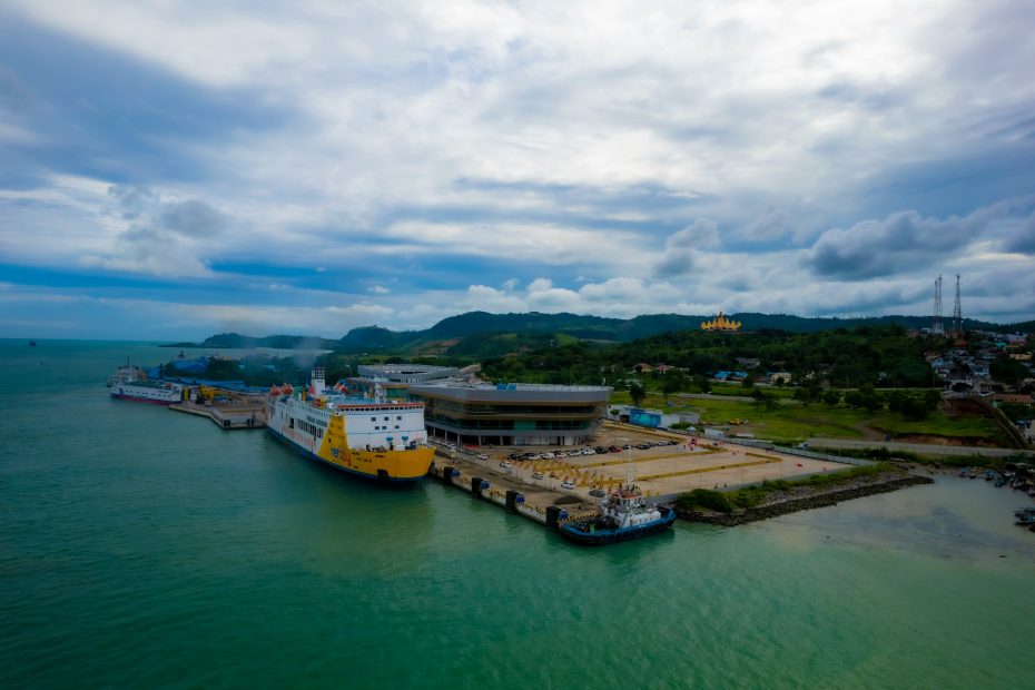 pelabuhan terbesar di indonesia